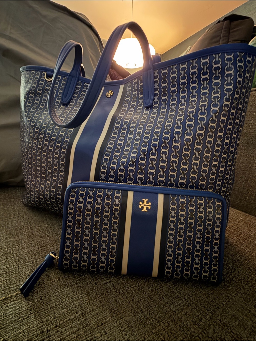 Tory Burch Gemini Link Coated Canvas Tote Bag & Matching Zip Wallet Set - Blue - Picture 16 of 16